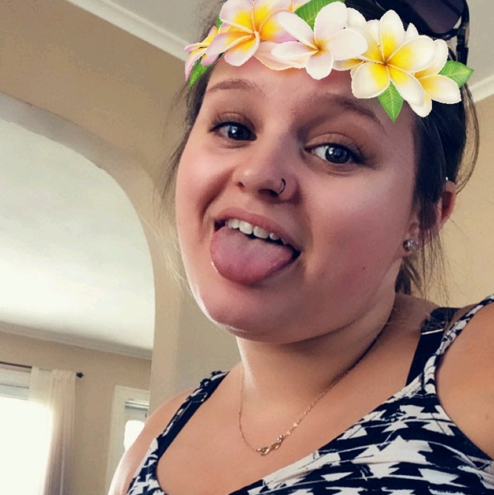 Meet your Posher, Kayla
